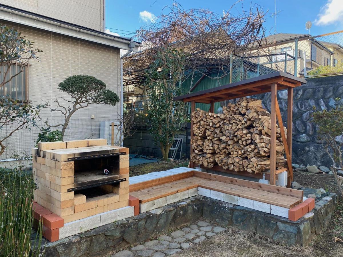 Holiday home 湘南ソラル〜二宮の高台・アートな庭付き日本家屋121㎡／高速wifi／芝生ドッグラン・ピザ窯bbq有 Ninomiya