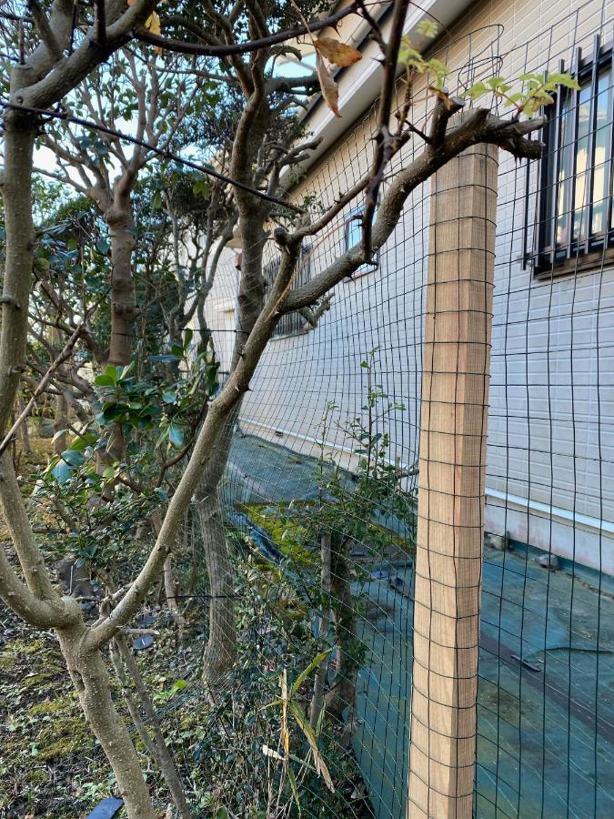 Holiday home 湘南ソラル〜二宮の高台・アートな庭付き日本家屋121㎡／高速wifi／芝生ドッグラン・ピザ窯bbq有 Ninomiya